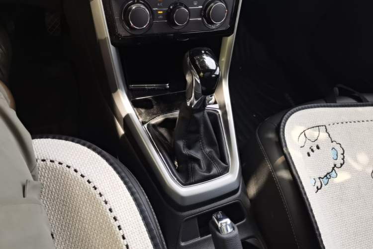 Used Volkswagen T-Cross 2019 280TSI DSG Comfort Edition Gear Lever