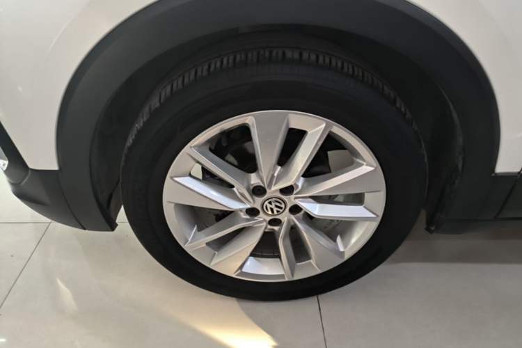 Used Volkswagen T-Cross 2019 280TSI DSG Comfort Edition Left Front Wheel Hub