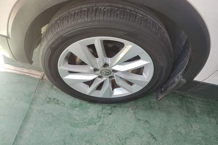 Used Volkswagen T-Cross 2019 1.5L Automatic Comfort Edition Left Front Wheel Hub