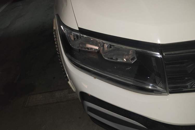 Used Volkswagen T-Cross 2019 1.5L Automatic Fashion Edition Right Front Headlight