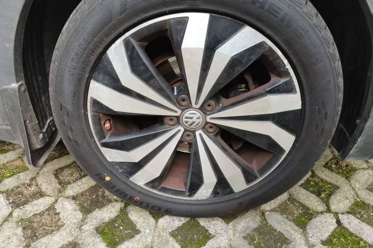 Used Volkswagen T-Cross 2019 280TSI DSG Luxury Edition Right Front Wheel Hub