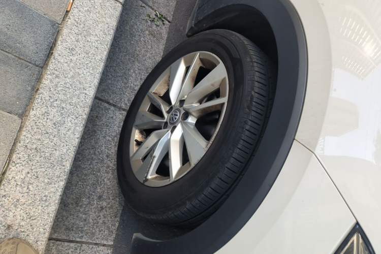 Used Volkswagen T-Cross 2019 1.5L Automatic Comfort Edition Right Front Wheel Hub