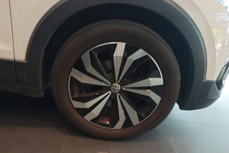 Used Volkswagen T-Cross 2019 280TSI DSG Luxury Edition Right Front Wheel Hub