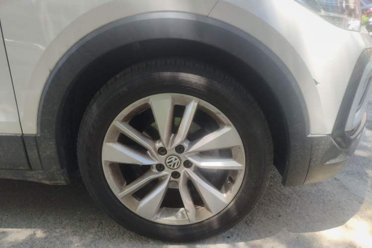 Used Volkswagen T-Cross 2019 280TSI DSG Comfort Edition Right Front Wheel Hub