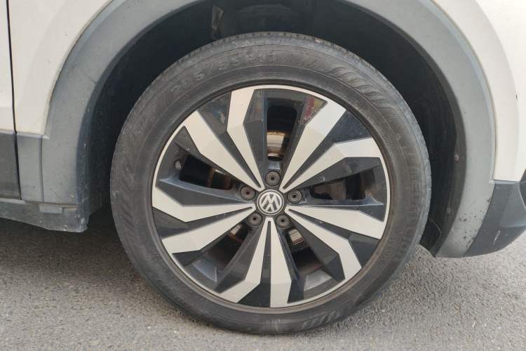 Used Volkswagen T-Cross 2019 280TSI DSG Luxury Edition Right Front Wheel Hub