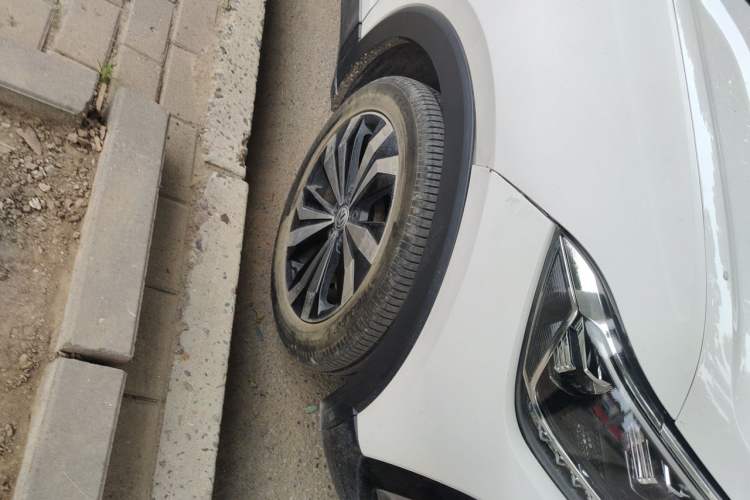 Used Volkswagen T-Cross 2019 280TSI DSG Luxury Edition Right Front Wheel Hub