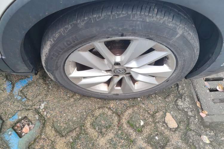 Used Volkswagen T-Cross 2019 280TSI DSG Comfort Edition Right Front Wheel Hub