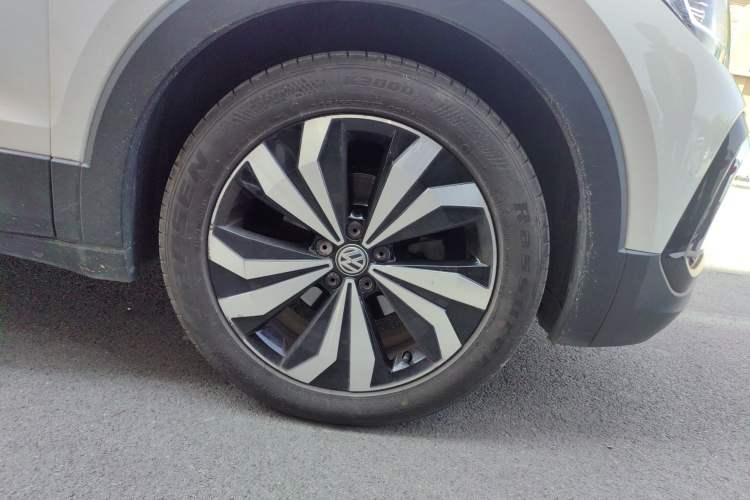 Used Volkswagen T-Cross 2019 280TSI DSG Luxury Edition Right Front Wheel Hub