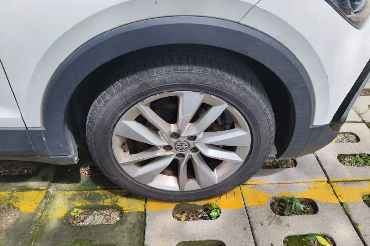 Used Volkswagen T-Cross 2019 280TSI DSG Comfort Edition Right Front Wheel Hub