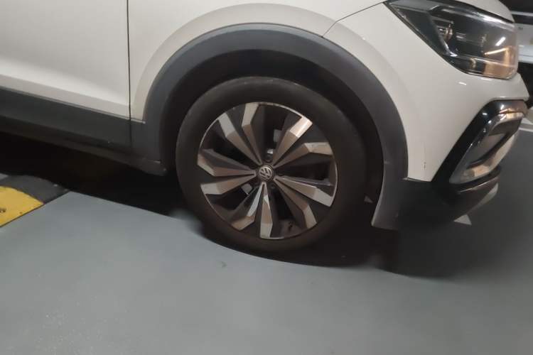 Used Volkswagen T-Cross 2019 280TSI DSG Luxury Edition Right Front Wheel Hub
