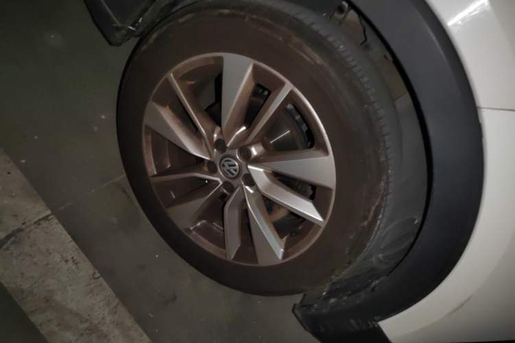 Used Volkswagen T-Cross 2019 280TSI DSG Comfort Edition Right Front Wheel Hub