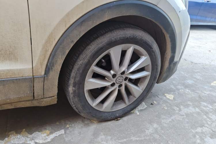 Used Volkswagen T-Cross 2019 280TSI DSG Comfort Edition Right Front Wheel Hub