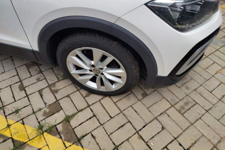 Used Volkswagen T-Cross 2019 280TSI DSG Comfort Edition Right Front Wheel Hub