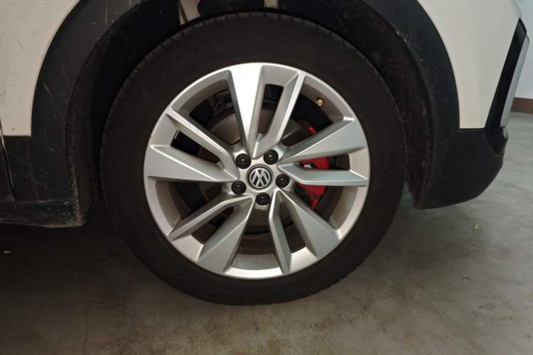 Used Volkswagen T-Cross 2019 280TSI DSG Comfort Edition Right Front Wheel Hub