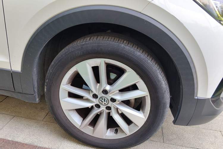 Used Volkswagen T-Cross 2019 1.5L Automatic Comfort Edition Right Front Wheel Hub