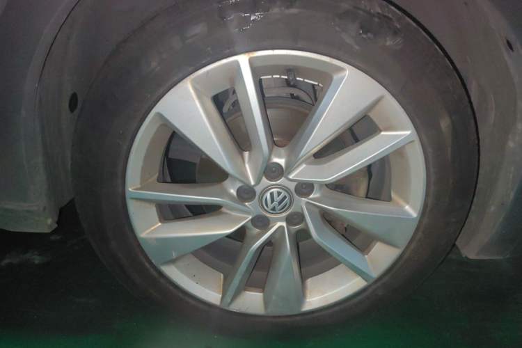 Used Volkswagen T-Cross 2019 280TSI DSG Comfort Edition Right Front Wheel Hub