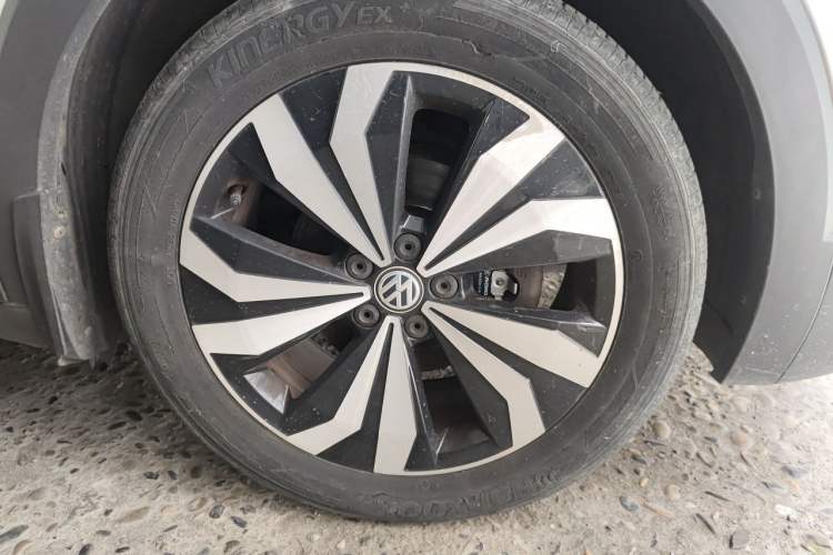 Used Volkswagen T-Cross 2019 280TSI DSG Luxury Edition Right Front Wheel Hub