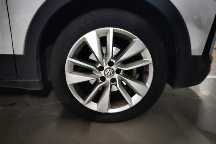 Used Volkswagen T-Cross 2019 280TSI DSG Comfort Edition Right Front Wheel Hub