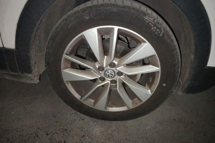 Used Volkswagen T-Cross 2019 280TSI DSG Comfort Edition Right Front Wheel Hub