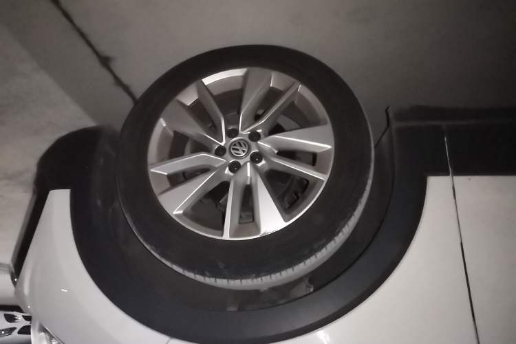 Used Volkswagen T-Cross 2019 280TSI DSG Comfort Edition Right Front Wheel Hub