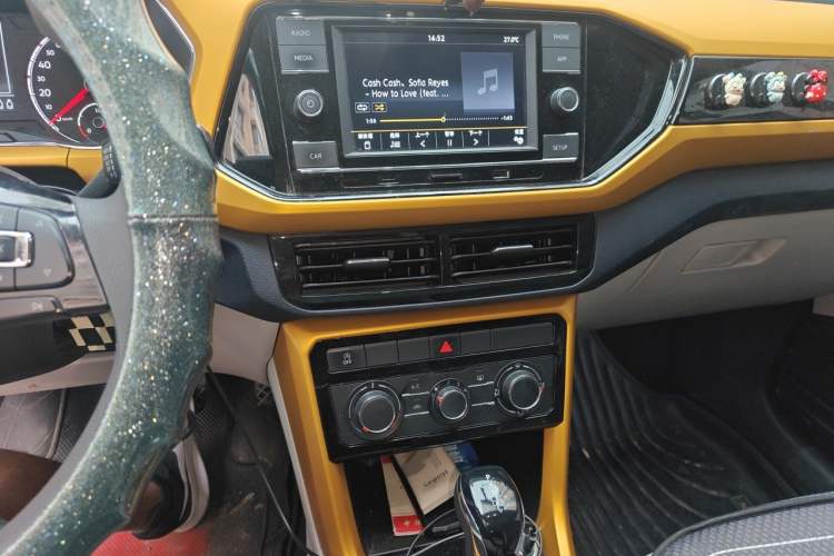 Used Volkswagen T-Cross 2019 280TSI DSG Comfort Edition Audio And AC Panel