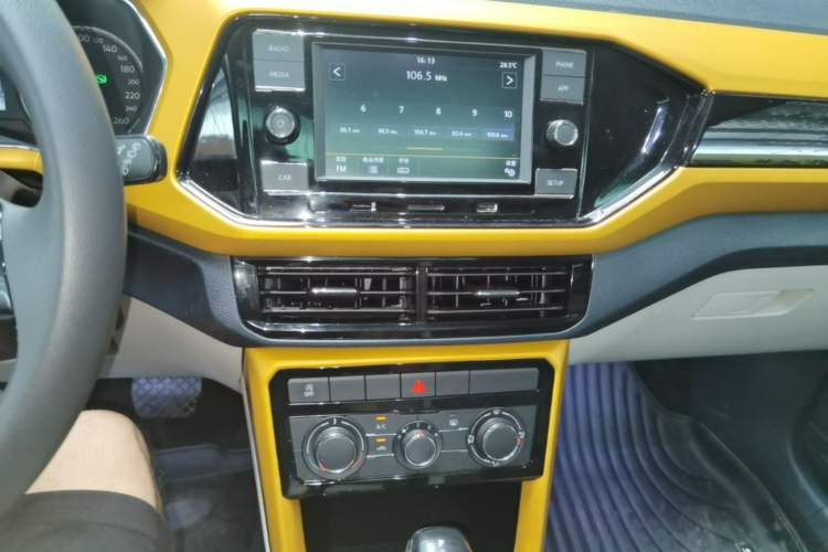 Used Volkswagen T-Cross 2019 280TSI DSG Comfort Edition Audio And AC Panel