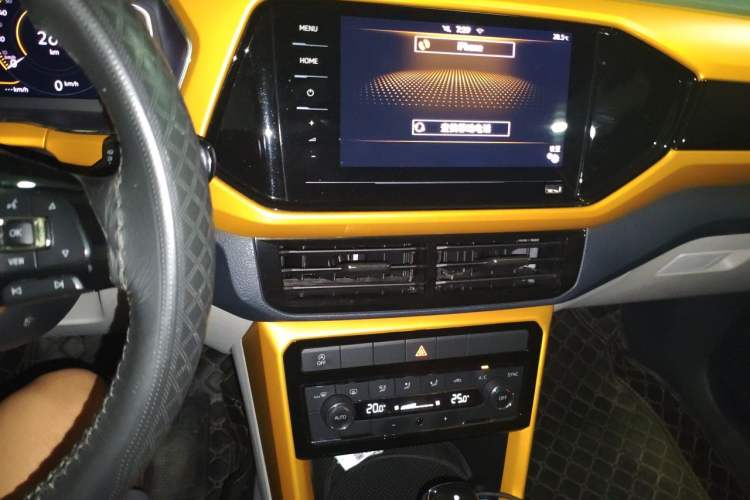 Used Volkswagen T-Cross 2019 280TSI DSG Luxury Edition Audio And AC Panel
