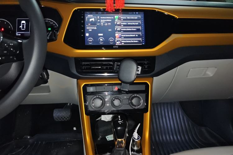 Used Volkswagen T-Cross 2019 280TSI DSG Comfort Edition Audio And AC Panel