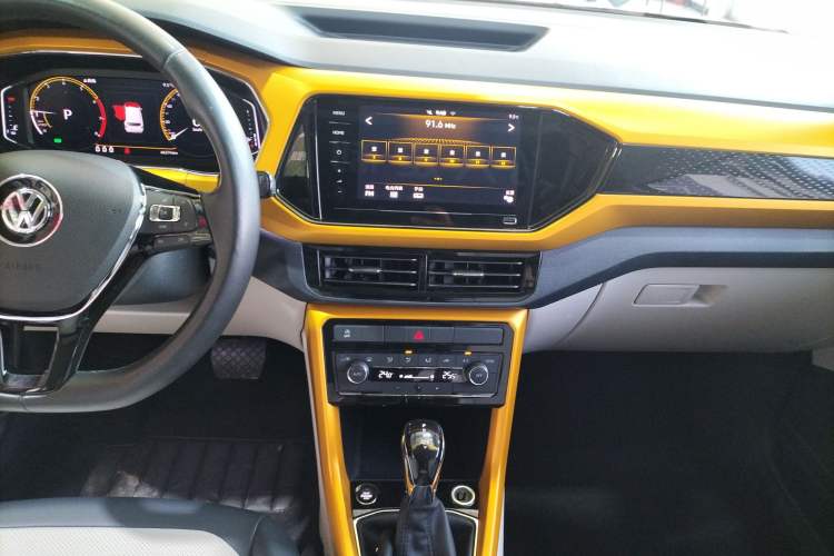 Used Volkswagen T-Cross 2019 280TSI DSG Luxury Edition Audio And AC Panel
