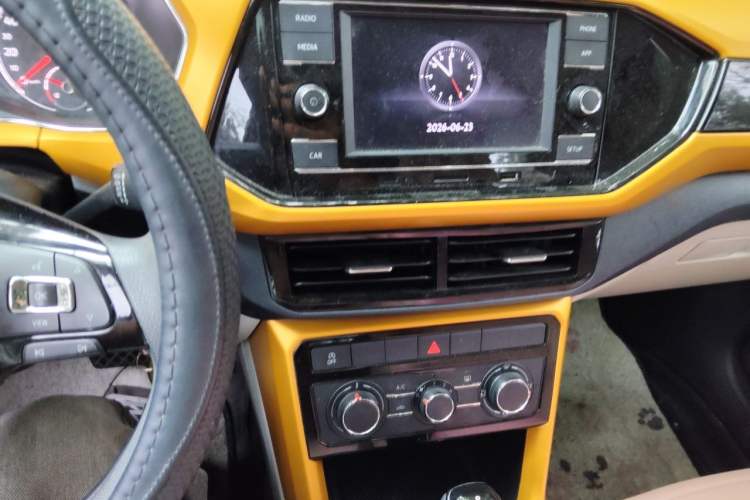Used Volkswagen T-Cross 2019 280TSI DSG Comfort Edition Audio And AC Panel