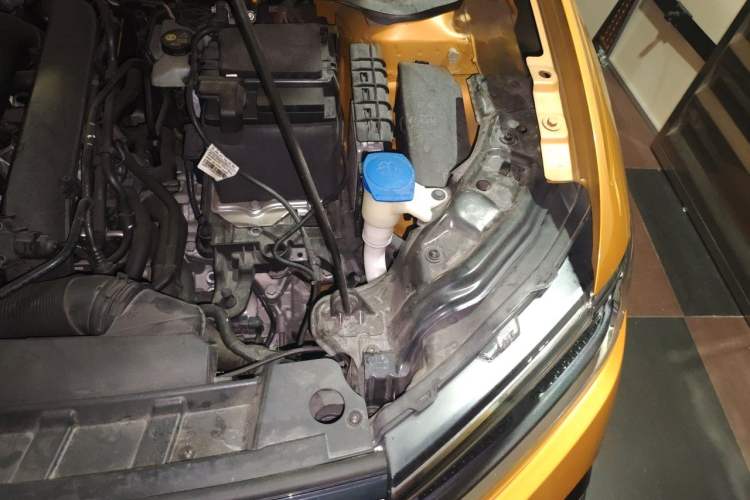 Used Volkswagen T-Cross 2019 280TSI DSG Luxury Edition Engine Bay Left