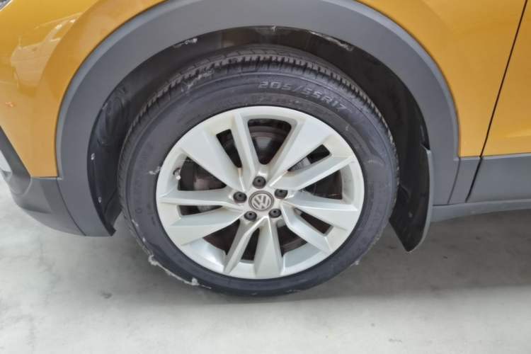 Used Volkswagen T-Cross 2019 280TSI DSG Comfort Edition Left Front Wheel Hub