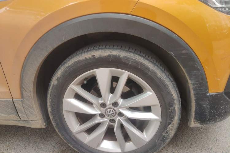 Used Volkswagen T-Cross 2019 280TSI DSG Comfort Edition Right Front Wheel Hub