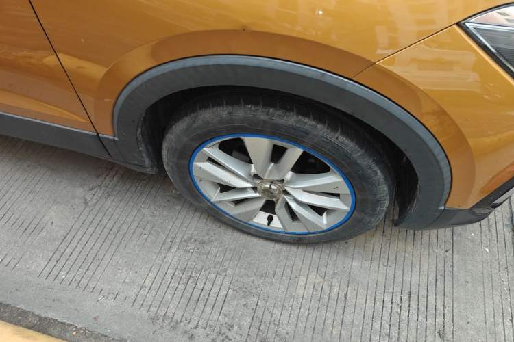 Used Volkswagen T-Cross 2019 280TSI DSG Comfort Edition Right Front Wheel Hub
