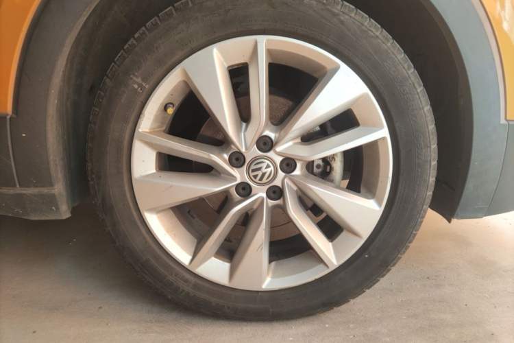Used Volkswagen T-Cross 2019 1.5L Automatic Comfort Edition Right Front Wheel Hub