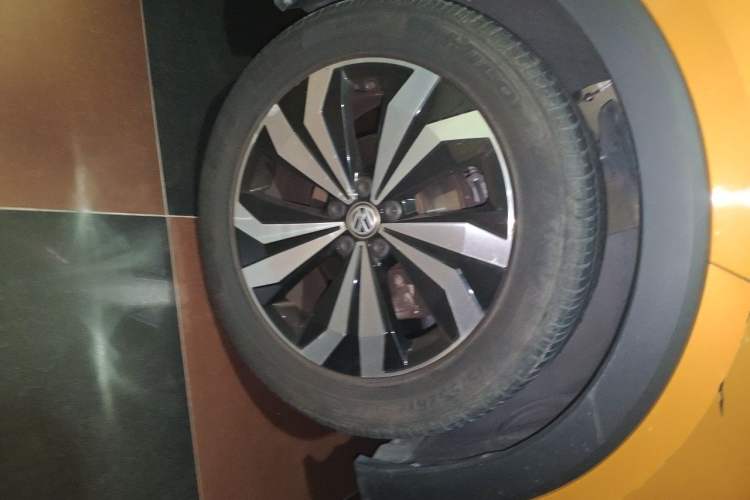 Used Volkswagen T-Cross 2019 280TSI DSG Luxury Edition Right Front Wheel Hub