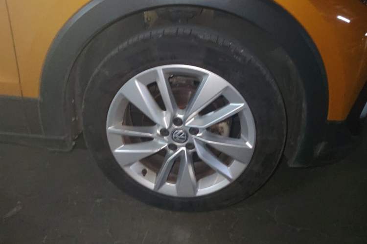 Used Volkswagen T-Cross 2019 280TSI DSG Comfort Edition Right Front Wheel Hub
