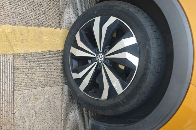 Used Volkswagen T-Cross 2019 280TSI DSG Luxury Edition Right Front Wheel Hub