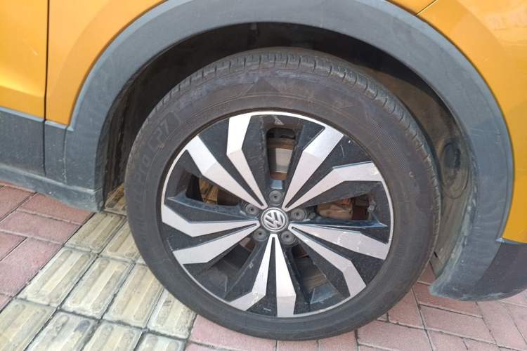 Used Volkswagen T-Cross 2019 280TSI DSG Luxury Edition Right Front Wheel Hub