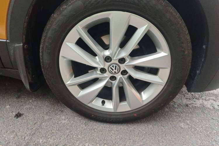 Used Volkswagen T-Cross 2019 280TSI DSG Comfort Edition Right Front Wheel Hub