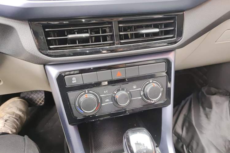 Used Volkswagen T-Cross 2020 280TSI DSG Comfort Edition Audio And AC Panel