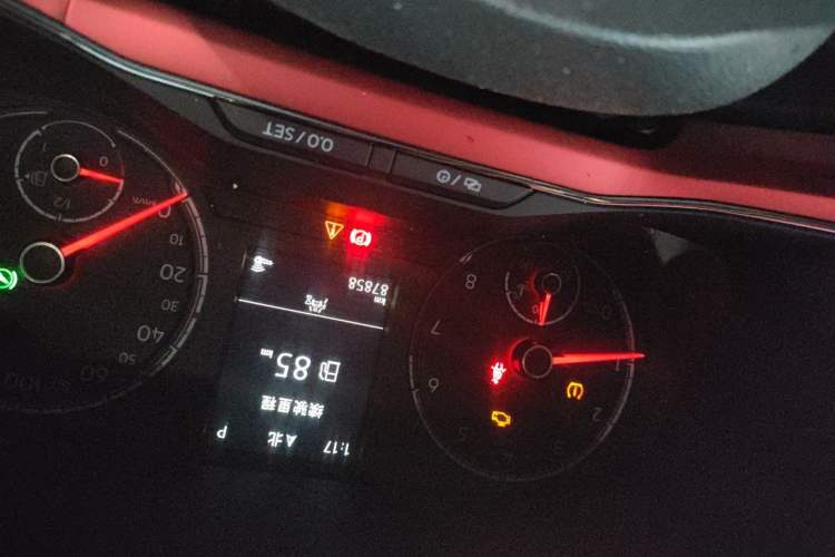 Used Volkswagen T-Cross 2020 280TSI DSG Comfort Edition Odometer Close Up