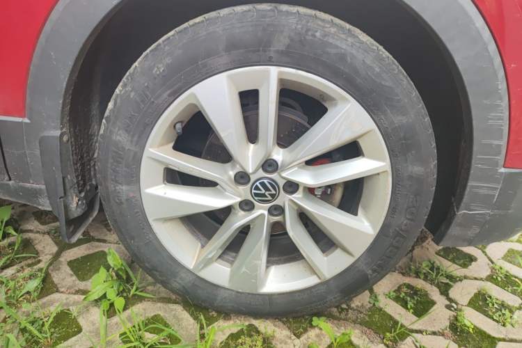 Used Volkswagen T-Cross 2020 280TSI DSG Comfort Edition Right Front Wheel Hub
