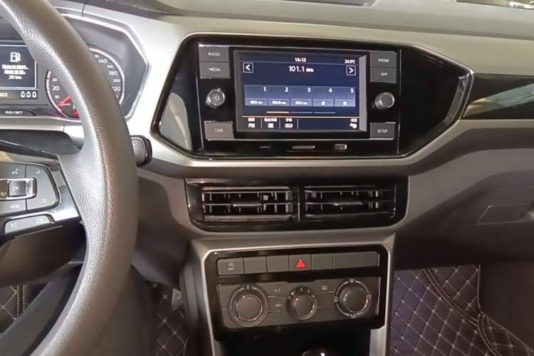 Used Volkswagen T-Cross 2020 280TSI DSG Comfort Edition Audio And AC Panel
