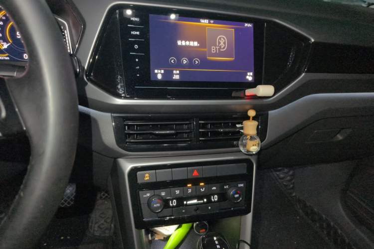 Used Volkswagen T-Cross 2020 280TSI DSG Luxury Edition Audio And AC Panel