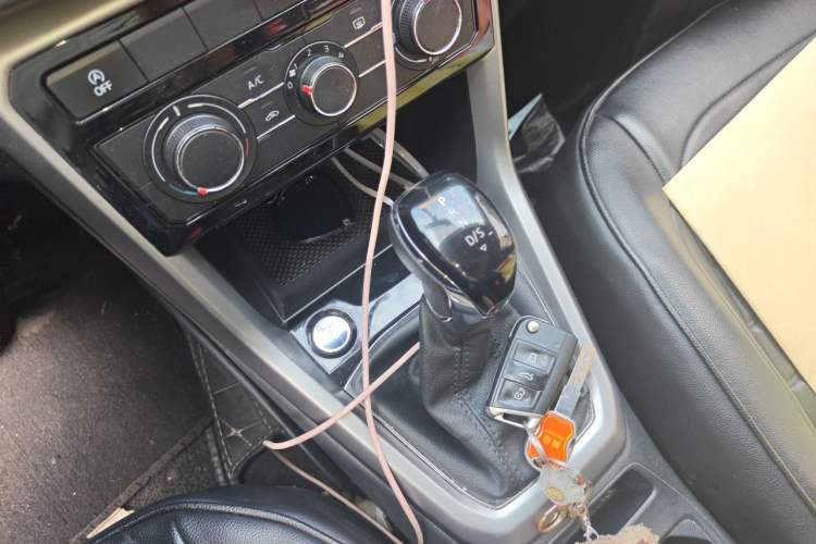 Used Volkswagen T-Cross 2020 1.5L Automatic Comfort Edition Gear Lever