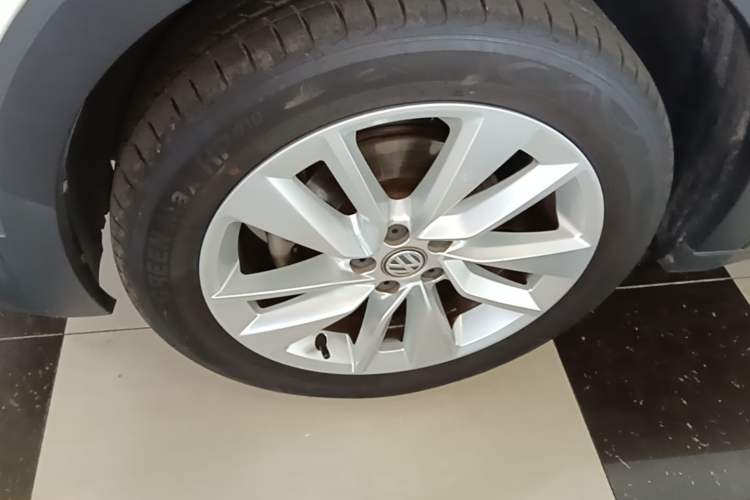 Used Volkswagen T-Cross 2020 280TSI DSG Comfort Edition Left Front Wheel Hub