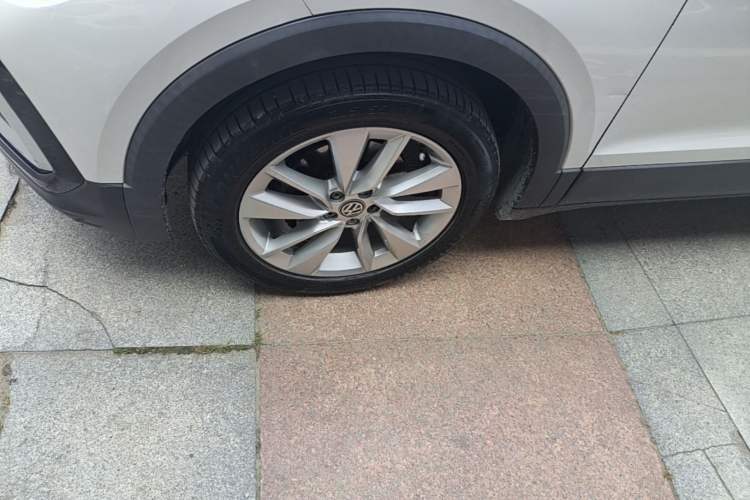 Used Volkswagen T-Cross 2020 280TSI DSG Comfort Edition Left Front Wheel Hub