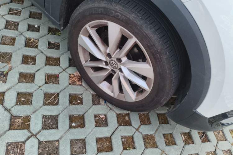Used Volkswagen T-Cross 2020 1.5L Automatic Comfort Edition Right Front Wheel Hub