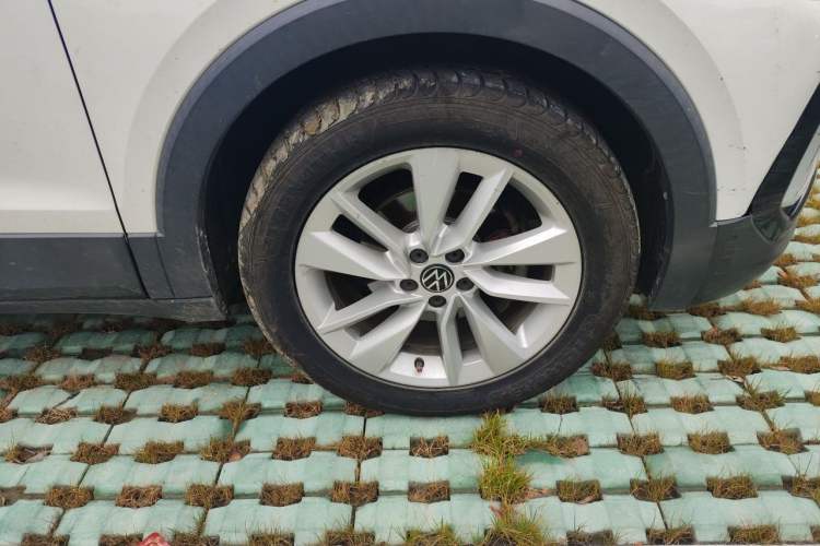 Used Volkswagen T-Cross 2020 280TSI DSG Comfort Edition Right Front Wheel Hub